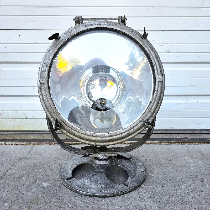 Dimmable Industrial Lighting for Ambiance ControlIndustrial Metal Spotlight